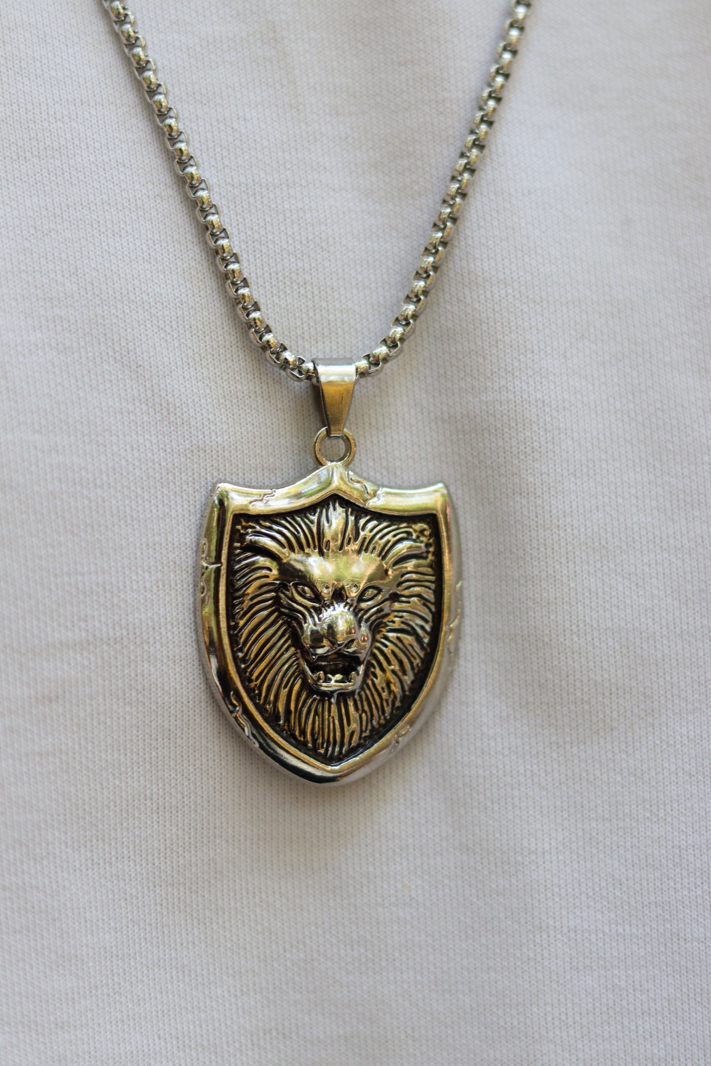 Leonis Pendant