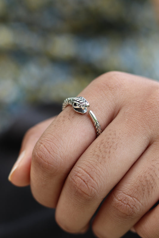 Slyther Ring